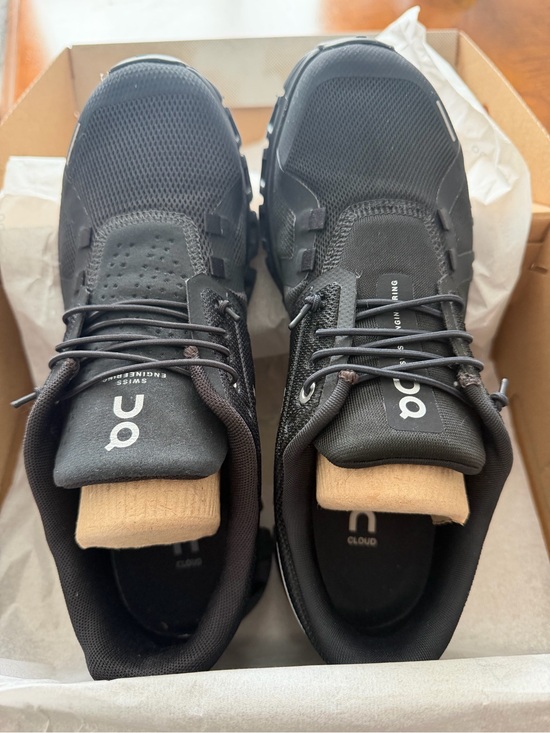 On Running Shoes - On Cloud 6 Women’s Running Shoes in Black/Black.